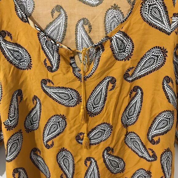 Unique spectrum￼ half sleeve blouse size 2X.  ￼A344 - Picture 2 of 3